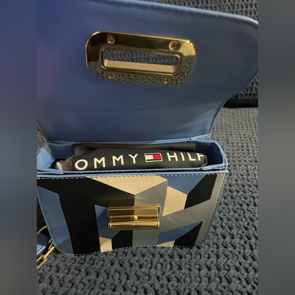 Tommy Hilfiger
TURNLOCK MINI CROSSOVER - Across body bag - Picture 11 of 11